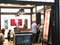 Bobbi Brown 