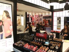 Bobbi Brown 